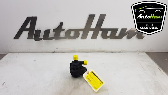 Begagnade Extra vattenpump Audi TT (8J3) 2.0 TFSI 16V Pris € 25,00 Marginaltabell erbjuds av AutoHam