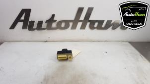 Used Cooling fin relay Peugeot 308 SW (L4/L9/LC/LJ/LR) 1.6 BlueHDi 115 Price € 25,00 Margin scheme offered by AutoHam