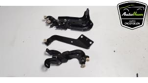 Used Rear door hinge, right Volkswagen Sharan (7N) 1.4 TSI 16V Price on request offered by AutoHam