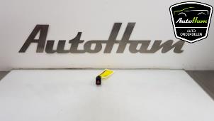 Używane Przelacznik swiatel awaryjnych Volkswagen Polo IV (9N1/2/3) 1.2 12V Cena € 10,00 Procedura marży oferowane przez AutoHam