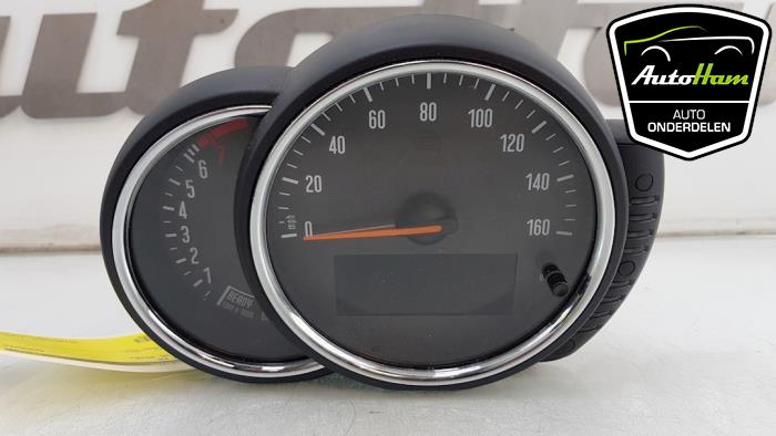 Instrument panel from a MINI Clubman (F54) 1.5 Cooper 12V 2016