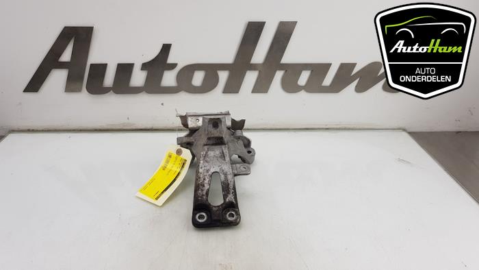 Usagé Support moteur Audi A6 Allroad Quattro (C7) 3.0 TDI V6 24V Prix € 10,00 Règlement à la marge proposé par AutoHam
