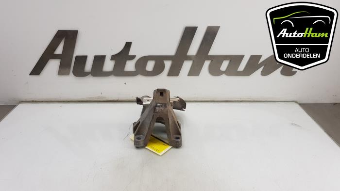 Usagé Support moteur Audi A6 Allroad Quattro (C7) 3.0 TDI V6 24V Prix € 20,00 Règlement à la marge proposé par AutoHam