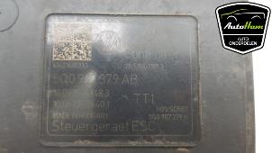ABS-pump från en Volkswagen Golf VII (AUA) 1.6 TDI 16V 2014