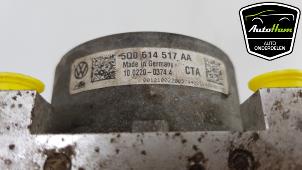 ABS-pump från en Volkswagen Golf VII (AUA) 1.6 TDI 16V 2014