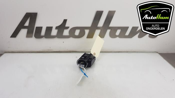 Ignition lock + key from a Volkswagen Passat (362) 2.0 TDI 16V 140 2011