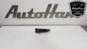 Usados Interruptor de freno de mano Volkswagen Passat (362) 2.0 TDI 16V 140 Precio € 30,00 Norma de margen ofrecido por AutoHam