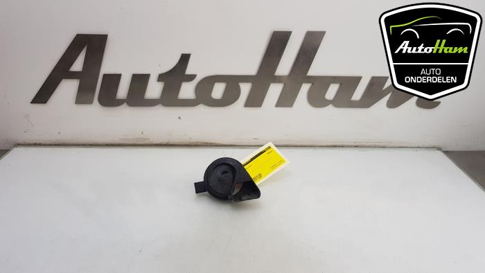 Horn from a Audi A5 Cabrio (8F7) 2.0 TDI 16V 2012