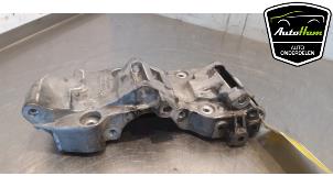 Begagnade Övre fäste, generator BMW 1 serie (F20) 114d 1.6 16V Pris € 35,00 Marginaltabell erbjuds av AutoHam