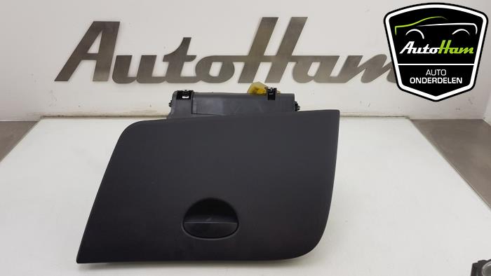 Begagnade Handskfack Seat Leon (1P1) 1.2 TSI Pris € 50,00 Marginaltabell erbjuds av AutoHam