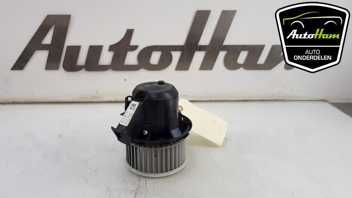 Motor de ventilador de calefactor de un Renault Twingo III (AH) 1.0 SCe 70 12V 2016
