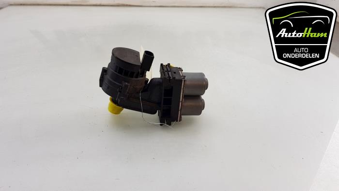 Additional water pump from a BMW 1 serie (F20) 116i 1.5 12V 2016