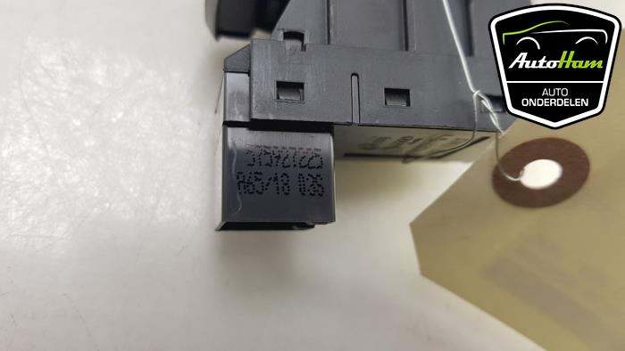 Interruptor de freno de mano de un Seat Leon (5FB) 1.4 TSI ACT 16V 2018