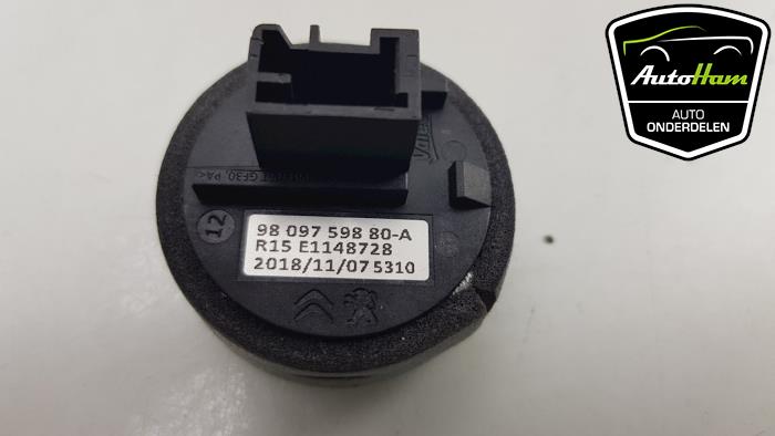 Ignition lock + key from a Peugeot Expert (VA/VB/VE/VF/VY) 2.0 Blue HDi 120 16V 2019