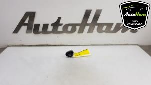 Usados Interruptor de luz de pánico Opel Corsa E 1.4 Turbo 16V Precio € 10,00 Norma de margen ofrecido por AutoHam