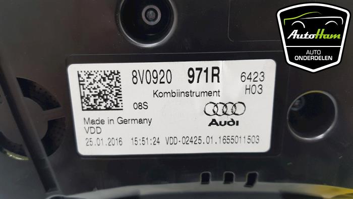 Panel de instrumentación de un Audi A3 Sportback (8VA/8VF) 1.6 TDI Ultra 16V 2016