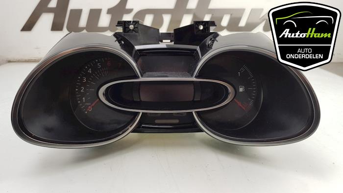 Instrument panel from a Renault Clio IV Estate/Grandtour (7R) 0.9 Energy TCE 90 12V 2017