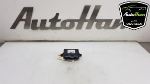 Usagé Module verrouillage central des portes Ford Fiesta 7 1.0 EcoBoost 12V 100 Prix € 30,00 Règlement à la marge proposé par AutoHam