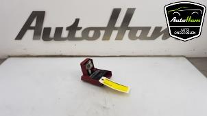 Usagé Boîte à fusibles Opel Karl 1.0 12V Prix € 20,00 Règlement à la marge proposé par AutoHam