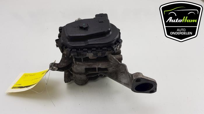 EGR valve from a Peugeot 308 (L3/L8/LB/LH/LP) 1.6 BlueHDi 120 2015