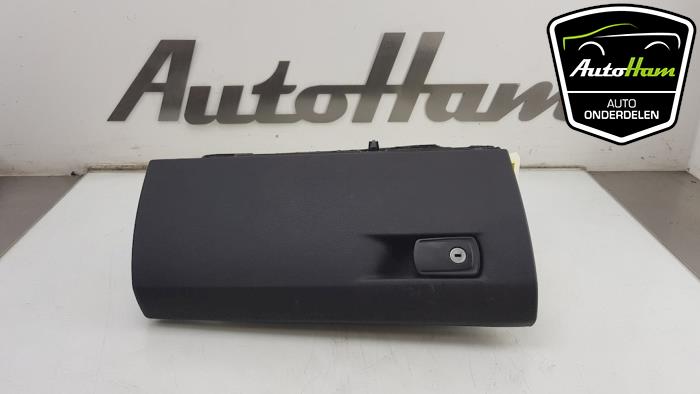 Glovebox from a BMW 3 serie Touring (F31) 320i 2.0 16V 2013