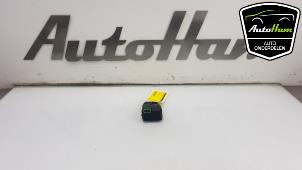 Używane Czujnik aktywnego tempomatu (zdalny) Volkswagen Up! (121) 1.0 12V 60 Cena € 25,00 Procedura marży oferowane przez AutoHam