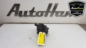 Used Front brake calliper, left Mercedes B (W245,242) 1.7 B-180 16V Price € 40,00 Margin scheme offered by AutoHam