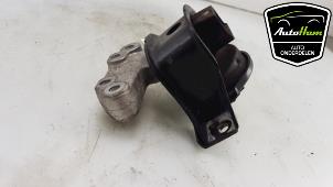 Engine mount from a Peugeot 208 I (CA/CC/CK/CL) 1.4 16V 2012