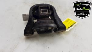 Engine mount from a Peugeot 208 I (CA/CC/CK/CL) 1.4 16V 2012