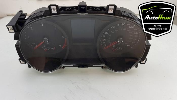 Instrument panel from a Volkswagen Tiguan (AD1) 2.0 TDI 16V BlueMotion Technology SCR 2017