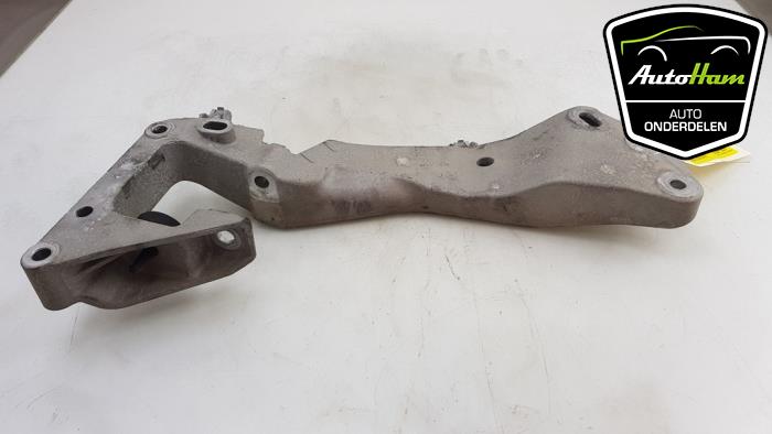 Gearbox mount from a BMW 3 serie (F30) 320i xDrive 2.0 16V 2017