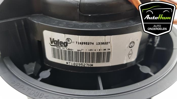 Heating and ventilation fan motor from a Renault Clio IV Estate/Grandtour (7R) 1.5 Energy dCi 90 FAP 2016