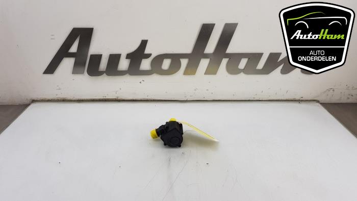Begagnade Extra vattenpump Ford Kuga II (DM2) 1.5 EcoBoost 16V 182 4x4 Pris € 40,00 Marginaltabell erbjuds av AutoHam