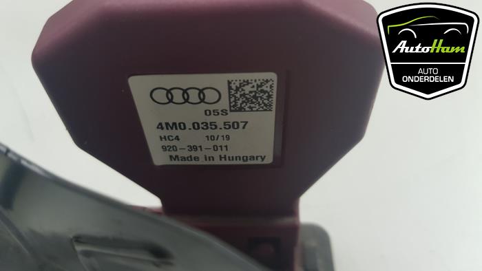 Antenne GPS d'un Audi A3 Sportback (8VA/8VF) 1.0 TFSI 12V 2019