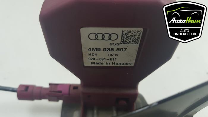 Antena GPS de un Audi A3 Sportback (8VA/8VF) 1.0 TFSI 12V 2019