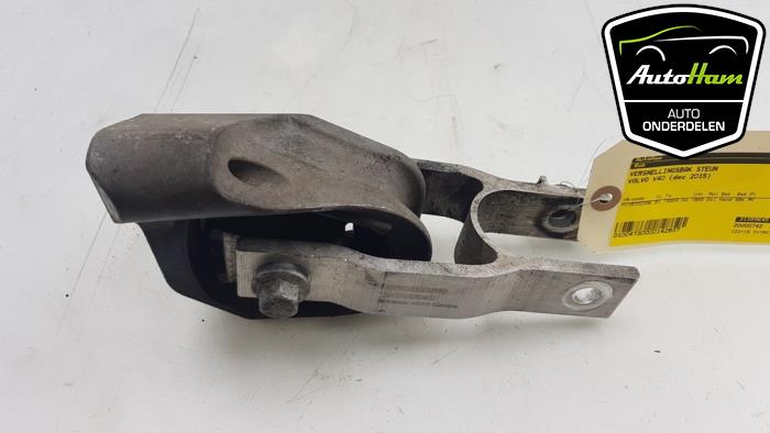 Gearbox mount from a Volvo V40 (MV) 2.0 D2 16V 2015