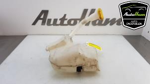 Używane Zbiornik spryskiwacza przód Renault Laguna III (BT) 2.0 dCi 16V 130 Cena € 30,00 Procedura marży oferowane przez AutoHam