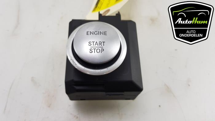 Start/Stopp Schalter van een Mercedes-Benz A (W176) 2.2 A-200 CDI, A-200d 16V 2015