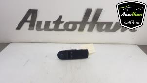 Used Electric window switch Renault Clio IV (5R) 1.5 dCi 90 FAP Price € 10,00 Margin scheme offered by AutoHam