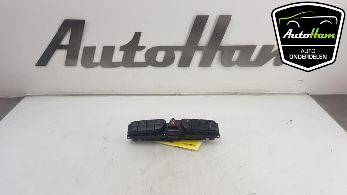 Usados Interruptor Mercedes C Sportcoupé (C203) 2.0 C-200K 16V Precio € 40,00 Norma de margen ofrecido por AutoHam