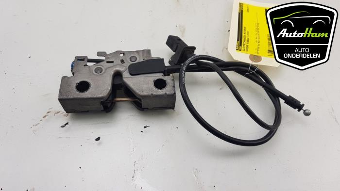 Bonnet lock mechanism from a Skoda Fabia III (NJ3) 1.0 12V 2019