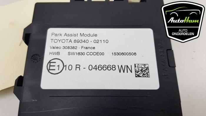 Module PDC d'un Toyota Auris Touring Sports (E18) 1.8 16V Hybrid 2015