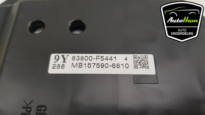 Panel de instrumentación de un Toyota Yaris III (P13) 1.5 16V Hybrid 2018