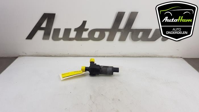 Begagnade Extra vattenpump Volkswagen Golf IV (1J1) 2.3 V5 GTI 20V Pris € 30,00 Marginaltabell erbjuds av AutoHam