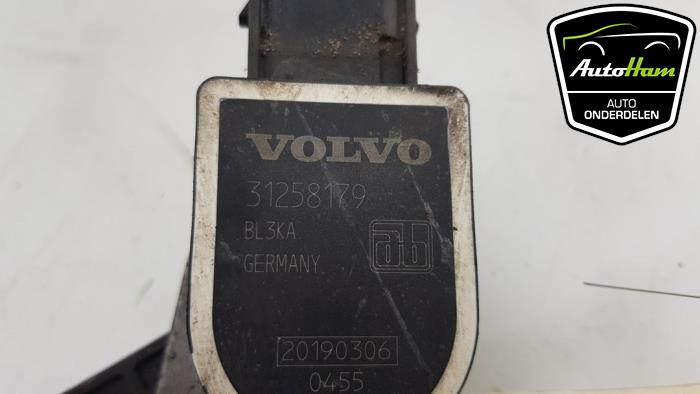 Medidor de altura de xenón de un Volvo V40 (MV) 1.5 T3 16V Geartronic 2019