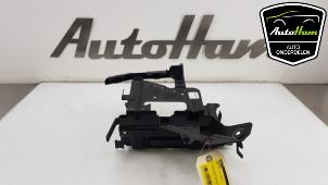 Używane Pojemnik na akumulator Audi A3 Sportback (8VA/8VF) 1.4 TFSI 16V e-tron Cena € 15,00 Procedura marży oferowane przez AutoHam
