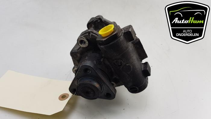 Power steering pump from a Porsche Boxster (986) 2.5 24V 1999