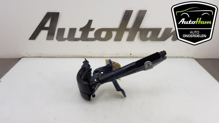 Tailgate hinge from a BMW 5 serie Touring (F11) 520d 16V 2013