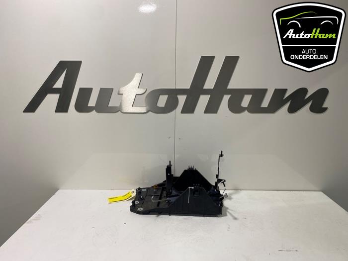Begagnade Batterilåda Mazda CX-5 II (KF) 2.0 SkyActiv-G 165 16V 2WD Pris € 30,00 Marginaltabell erbjuds av AutoHam