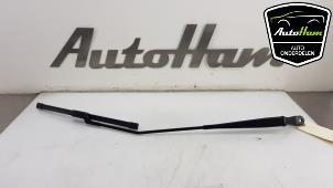 Used Front wiper arm Peugeot 208 I (CA/CC/CK/CL) 1.2 Vti 12V PureTech Price € 20,00 Margin scheme offered by AutoHam
